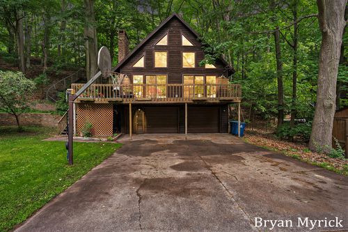 2431 Eagle Dr, Holland, MI, 49424-2295 | Card Image