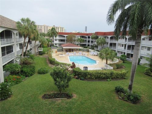 121-a-501 Blue Heron Dr, Hallandale Beach, FL, 33009-5750 | Card Image
