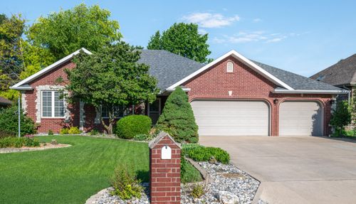 2437 S April Ave, Springfield, MO, 65807-8106 | Card Image