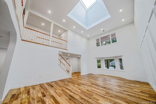 6 Connetquot Dr, Oakdale, NY, 11769-1108 | Card Image