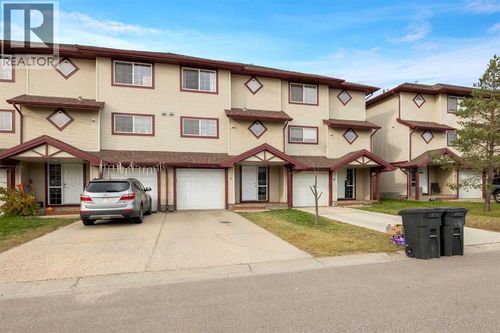 220 Swanson Cres, Fort Mcmurray, AB, T9K2W5 | Card Image