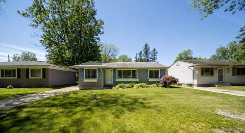 2363 Darnell St, Wolverine Lake, MI, 48390-1847 | Card Image