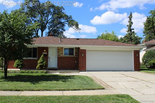 33639 Viceroy Dr, Sterling Heights, MI, 48310-5866 | Card Image
