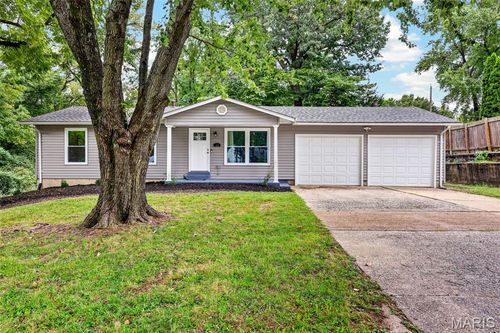 11 Highland Dr, Saint Charles, MO, 63303-4023 | Card Image