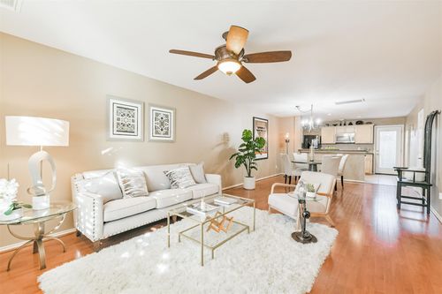 718 Redwing Place Dr, Houston, TX, 77009-2472 | Card Image