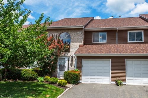 32 Castle Ridge Dr, East Hanover, NJ, 07936-3547 | Card Image