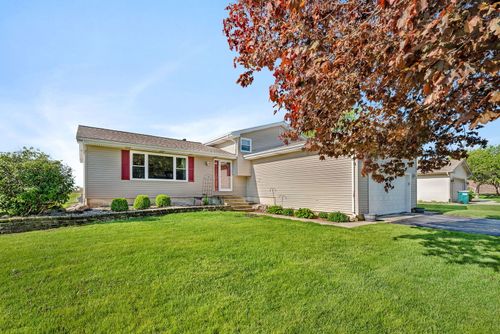 2062 W Garden Dr, Kankakee, IL, 60901-7356 | Card Image