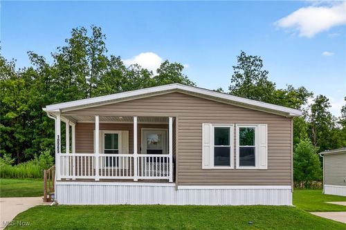 10965 Kenny Dr, Chardon, OH, 44024-8904 | Card Image