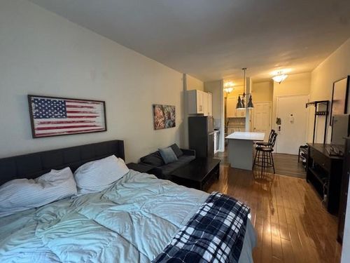 531 E 87th St, New York, NY, 10128-7647 | Card Image