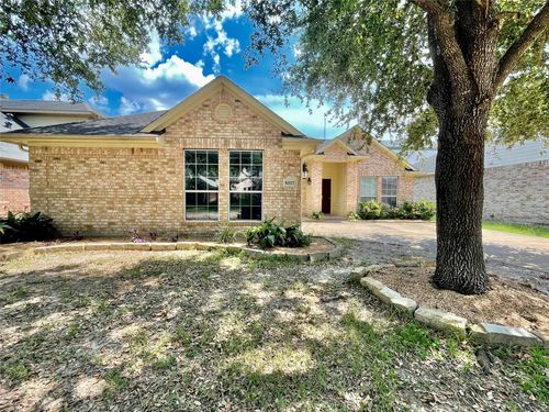 8327 Whisper Point Dr, Houston, TX, 77040-6095 | Card Image
