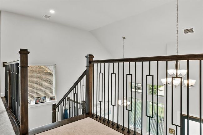 Modern details on the staircase. | Image 22