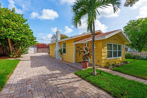 527 50th St, West Palm Beach, FL, 33407-2831 | Card Image