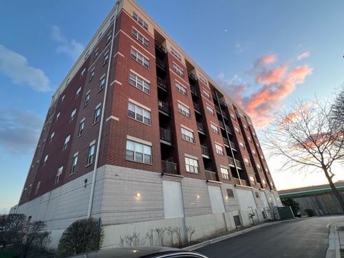 unit-203-1650 Riverwoods Dr, Melrose Park, IL, 60160-1655 | Card Image