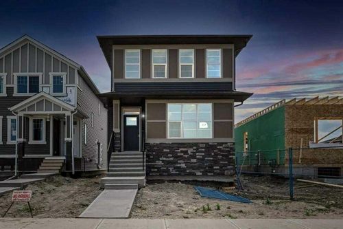 113 Midtown Close Sw, Home with 4 bedrooms, 3 bathrooms and 2 parking in Airdrie AB | Card Image