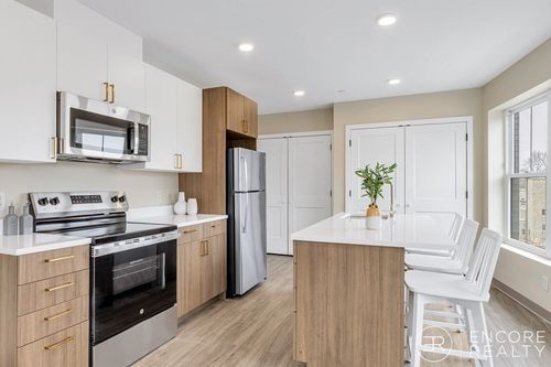 301-375 Cummins Hwy, Boston, MA, 02131-3946 | Card Image