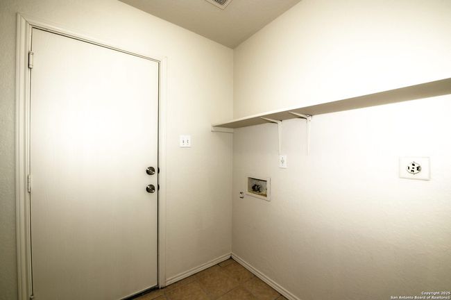 9042 Twinceek Farm, House other with 3 bedrooms, 3 bathrooms and null parking in Converse TX | Image 20