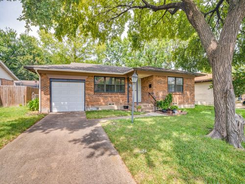 215 E Rio Grande St, Garland, TX, 75041-4631 | Card Image
