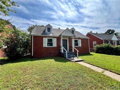 View of front of house with a front lawn | Image 1