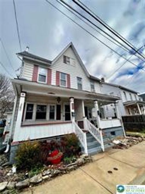 609 Pen Argyl St, Pen Argyl, PA, 18072-1934 | Card Image