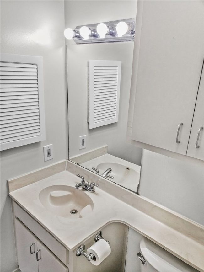 APT-305 - 106 E 30 Th St, Condo with 2 bedrooms, 2 bathrooms and 2 parking in Austin TX | Image 10