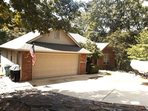 107 Lancelot Ln, Bull Shoals, AR, 72619-4213 | Card Image