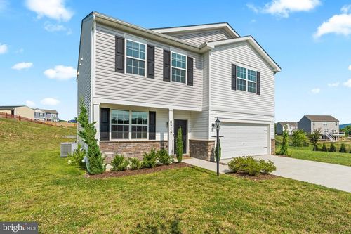8545 Crescent Dr, WAYNESBORO, PA, 17268-8876 | Card Image