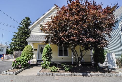 43 Warren St, Revere, MA, 02151-3462 | Card Image