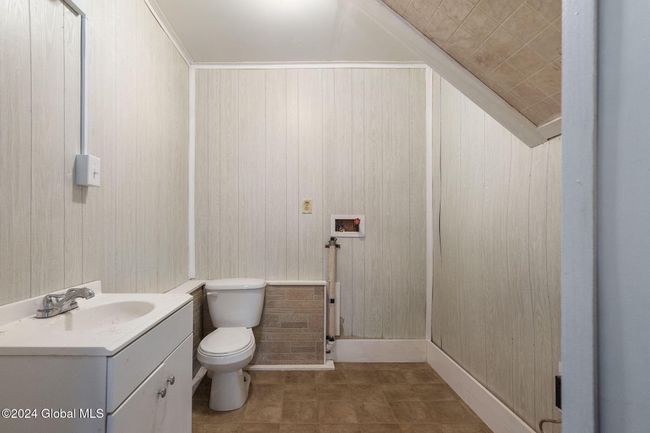 1/2 Bath with W/d Hook up | Image 12