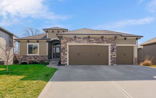 4244 Sw Stoney Brook Dr, Lee's Summit, MO, 64082-4820 | Card Image