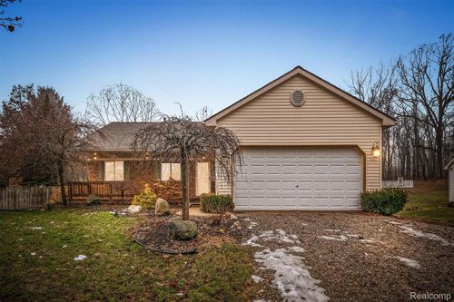 920 W Davison Lake Rd, Oxford, MI, 48371-1120 | Card Image