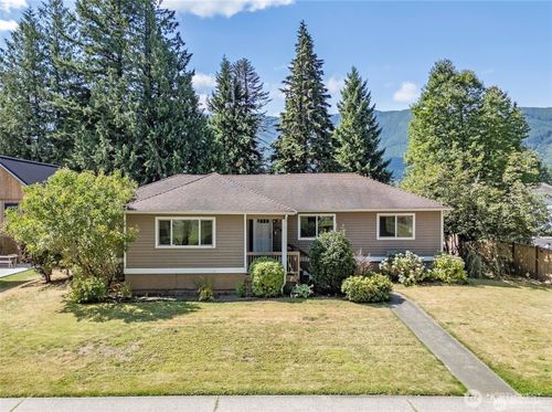 349 E 3rd St, North Bend, WA, 98045-8250 | Card Image
