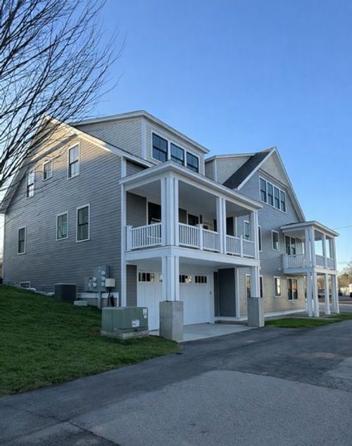 4c-67 Queen St, East Greenwich, RI, 02818-3739 | Card Image