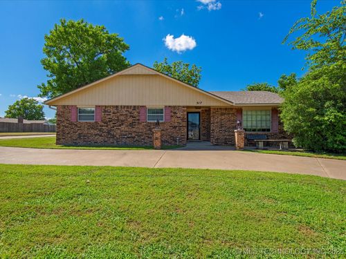 317 Ne Autumn Court, Bartlesville, OK, 74006 | Card Image