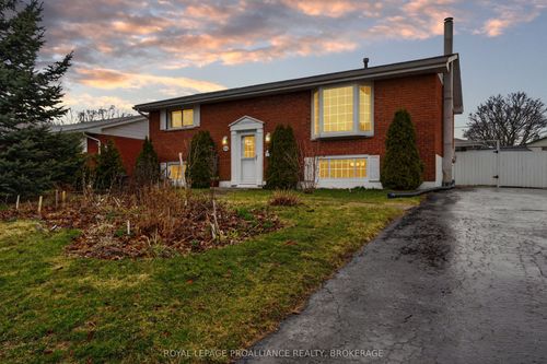 810 Camberley Cres, Kingston, ON, K7M4C4 | Card Image