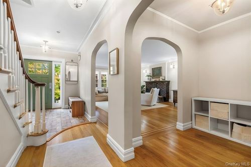 620 Timpson St, Pelham, NY, 10803-2632 | Card Image