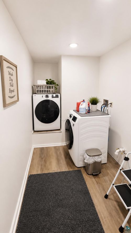1-2820 W 15th St, Duluth, MN, 55806-1161 | Card Image