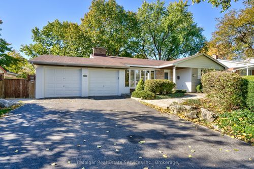 180 Tracina Dr, Oakville, ON, L6L4B7 | Card Image