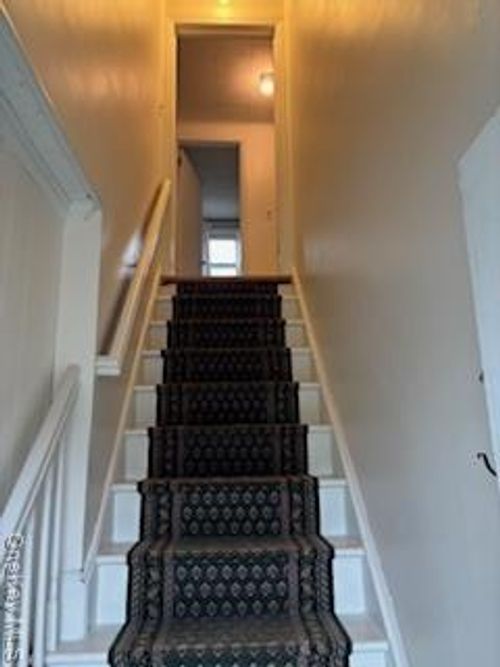 11 Fairmount St, Valley Stream, NY, 11580-3015 | Card Image
