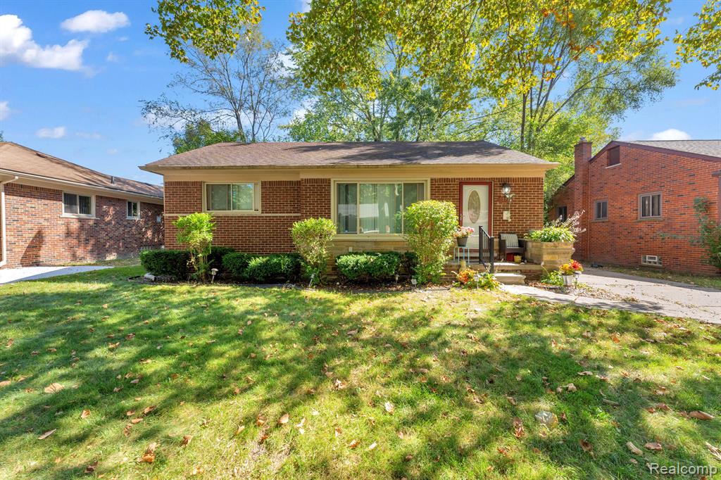 Kenosha St, Oak Park, MI 48237
