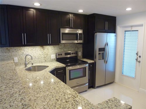 305-3200 N Palm Aire Dr, Pompano Beach, FL, 33069-3886 | Card Image