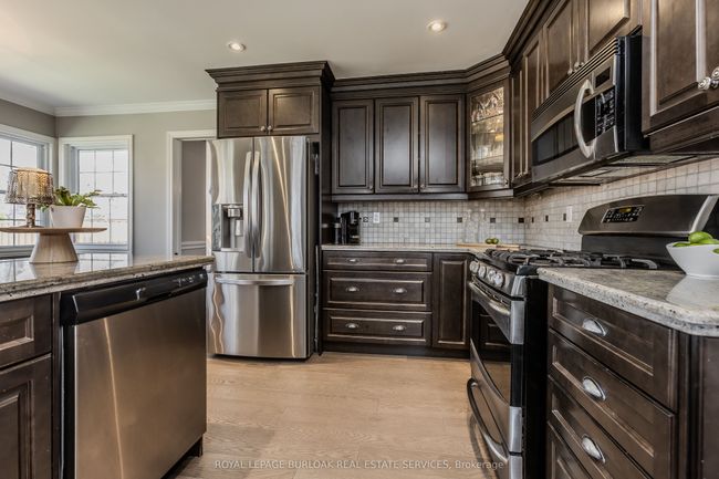 2033 Headon Forest Dr, House other with 5 bedrooms, 4 bathrooms and 2 parking in Burlington ON | Image 17