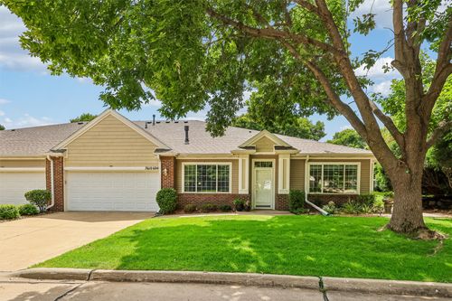 604-7610 Wistful Vista Dr, West Des Moines, IA, 50266-8051 | Card Image