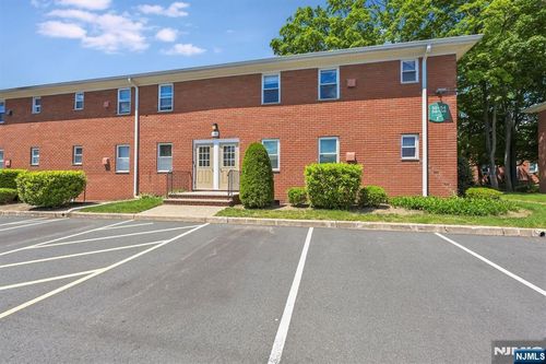 46 Knox Ter, Wayne, NJ, 07470-7961 | Card Image
