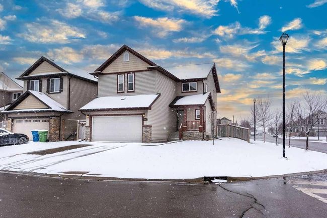 1699 Baywater Park Sw, Home with 4 bedrooms, 4 bathrooms and 4 parking in Airdrie AB | Image 2