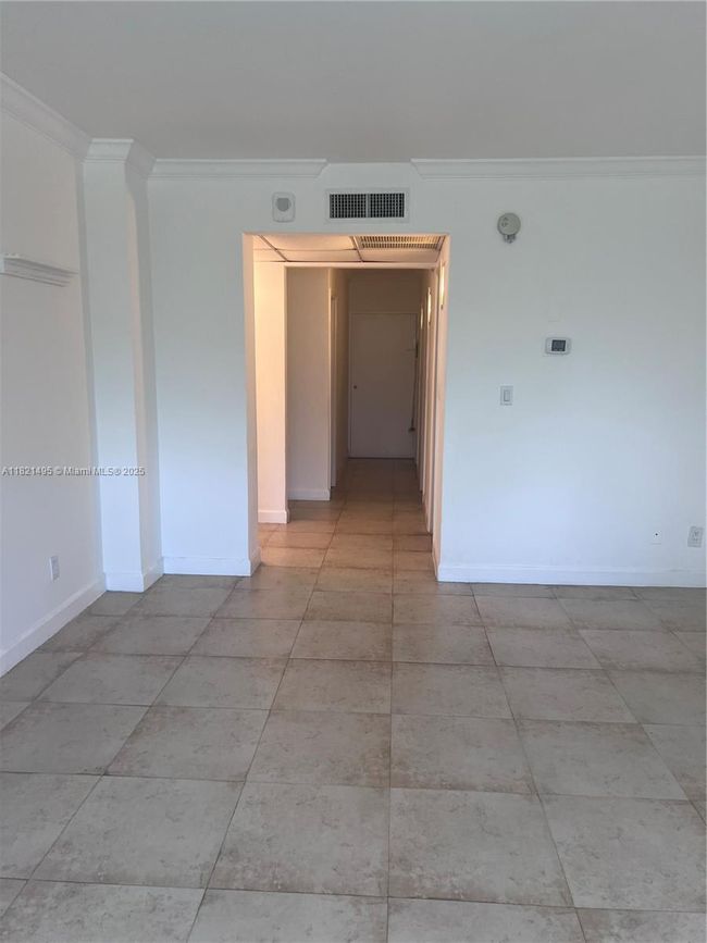 APT-207 - 19390 Collins Ave, Condo with 2 bedrooms, 2 bathrooms and null parking in Sunny Isles Beach FL | Image 33