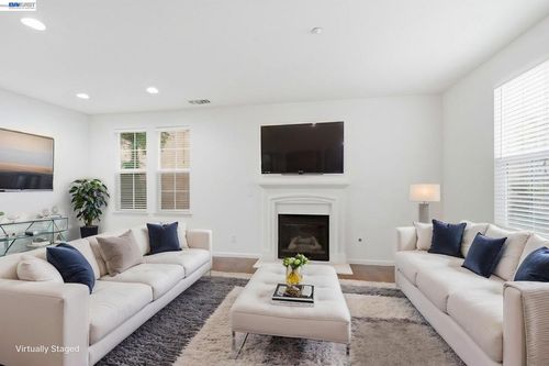 1121 Andreas Ln, Tracy, CA, 95376-8753 | Card Image