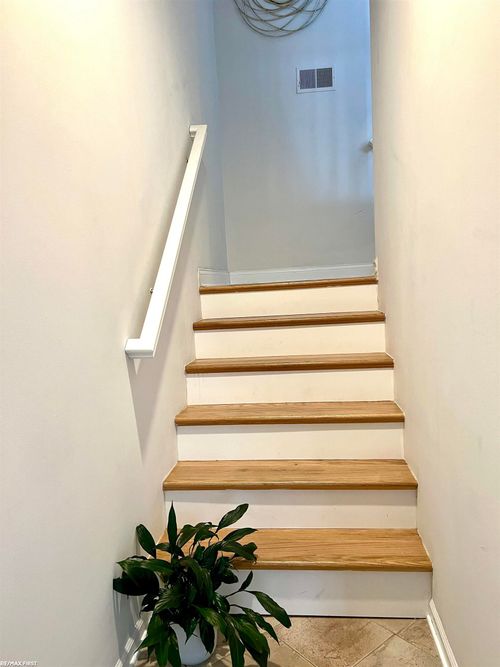 45656 Kennedy Ave, Shelby Twp, MI, 48315-6095 | Card Image