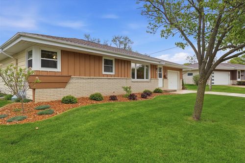 5302 Lakeview Drive, Greendale, WI, 53129 | Card Image