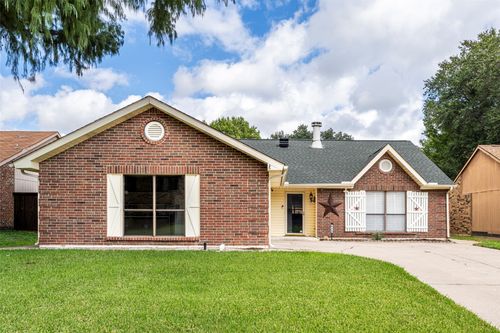 826 Camino Ct, Grand Prairie, TX, 75052-2310 | Card Image