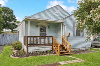 Front of home | Image 1